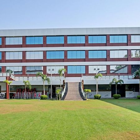 Oyo 62241 Swastik Garden Hotel Dhampur Exterior photo